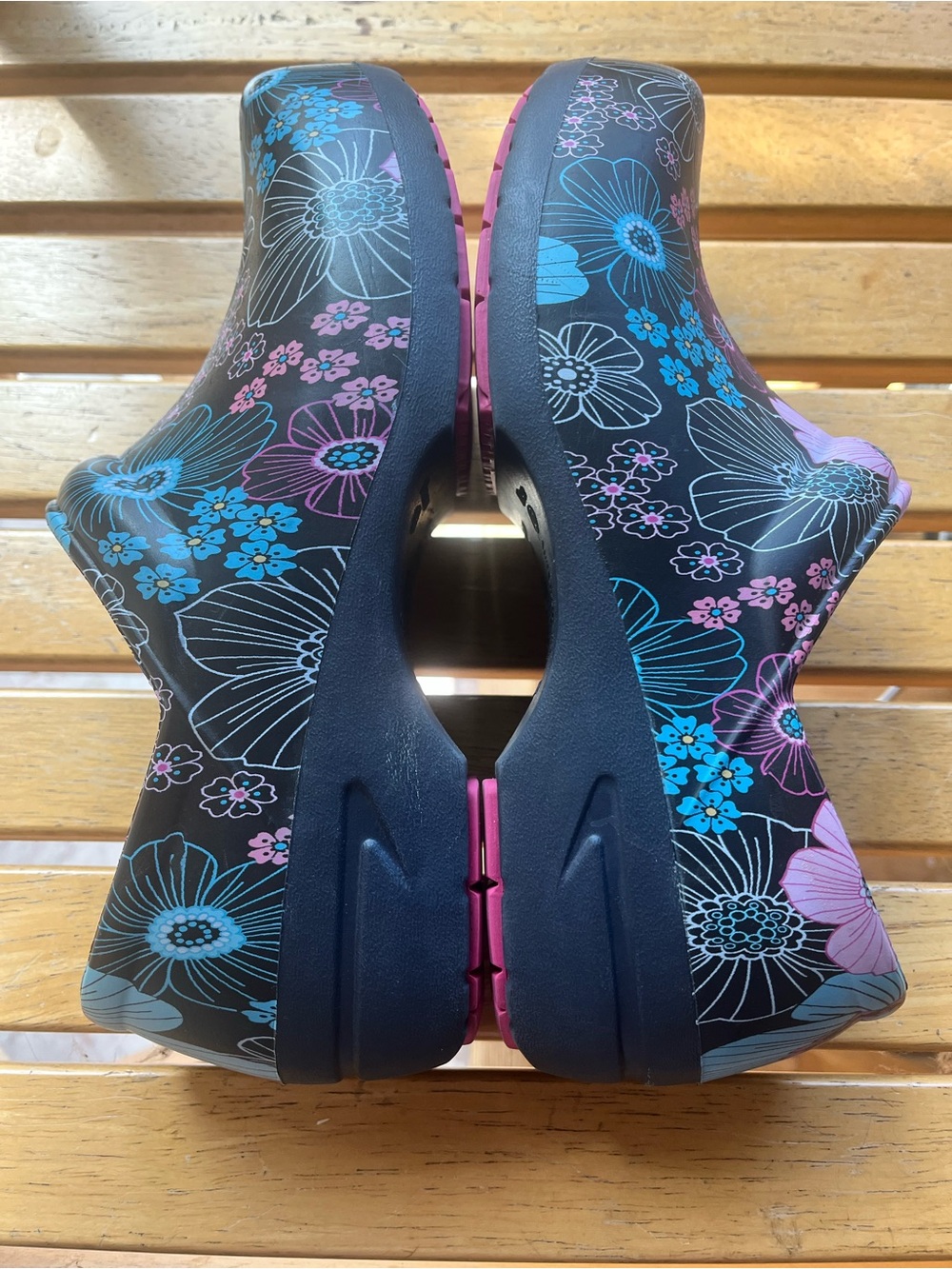 Anywear Nurse Clogs Slip Resistant Work Shoes with Pink & Blue Flowers Size 8 - Picture 4 of 7